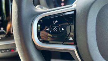 Volvo XC60 2.0 B5P R DESIGN 5dr AWD Geartronic