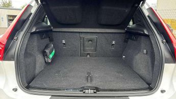 Volvo XC40 2.0 B4P R DESIGN Pro 5dr AWD Auto