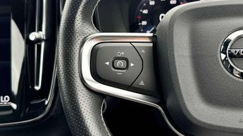 Volvo XC40 2.0 B4P R DESIGN Pro 5dr AWD Auto