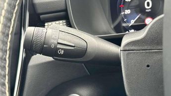 Volvo XC40 2.0 B4P R DESIGN Pro 5dr AWD Auto