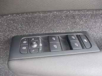Volvo XC40 2.0 T4 Momentum Pro 5dr AWD Geartronic