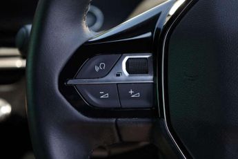 Peugeot 2008 1.2 PureTech Allure Premium+ 5dr