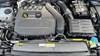 Volkswagen Golf 1.5 eTSI 150 R-Line 5dr DSG