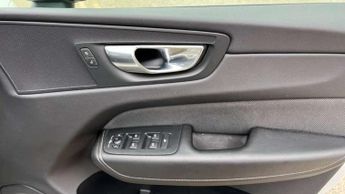Volvo XC60 2.0 B4D R DESIGN 5dr AWD Geartronic