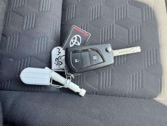 Toyota Yaris 1.5 Hybrid Icon 5dr CVT