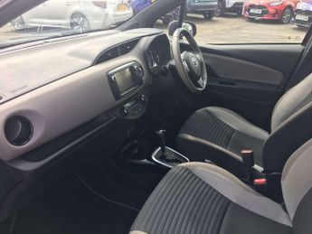 Toyota Yaris 1.5 Hybrid Design 5dr CVT