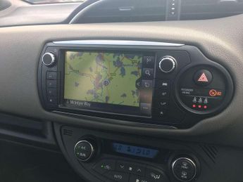 Toyota Yaris 1.5 Hybrid Design 5dr CVT