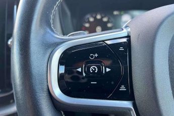 Volvo XC60 2.0 B5D R DESIGN Pro 5dr AWD Geartronic