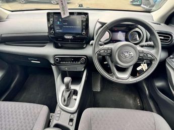 Toyota Yaris 1.5 Hybrid Design 5dr CVT