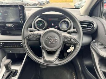 Toyota Yaris 1.5 Hybrid Design 5dr CVT