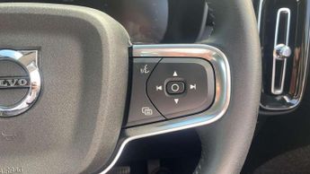 Volvo XC40 1.5 T3 [163] Momentum 5dr Geartronic
