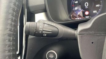 Volvo XC40 1.5 T3 [163] Momentum 5dr Geartronic