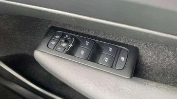 Volvo XC40 1.5 T3 [163] Momentum 5dr Geartronic