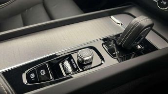 Volvo XC60 2.0 B4D R DESIGN 5dr AWD Geartronic