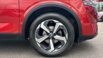 Nissan Qashqai 1.3 DiG-T MH N-Connecta 5dr
