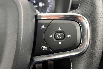 Volvo XC40 1.5 T3 R DESIGN 5dr