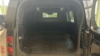 Land Rover Defender 3.0 D300 Hard Top HSE Auto
