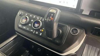 Land Rover Defender 3.0 D300 Hard Top HSE Auto