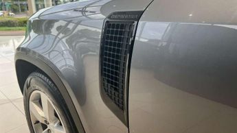 Land Rover Defender 3.0 D300 Hard Top HSE Auto