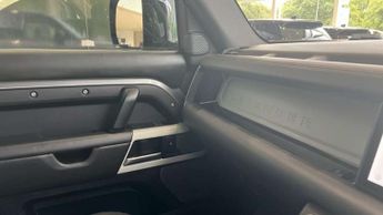 Land Rover Defender 3.0 D300 Hard Top HSE Auto