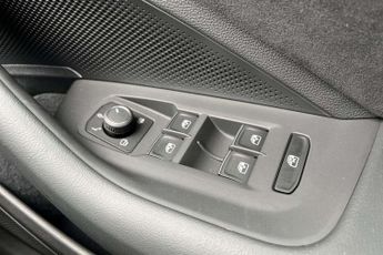 Volkswagen Passat Estate 1.5 eTSI R-Line 5dr DSG
