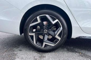 Volkswagen Passat Estate 1.5 eTSI R-Line 5dr DSG