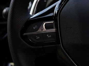 Peugeot 208 1.2 Hybrid 100 GT 5dr e-DSC6