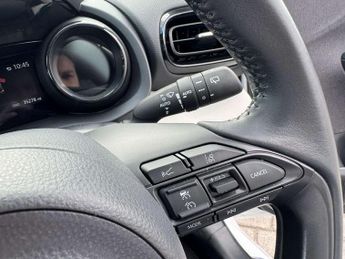 Toyota Yaris 1.5 Hybrid Excel 5dr CVT