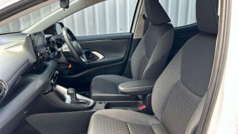 Toyota Yaris 1.5 Hybrid Design 5dr CVT
