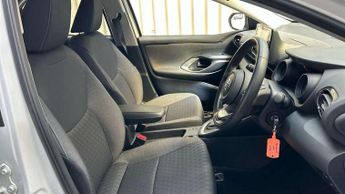 Toyota Yaris 1.5 Hybrid Design 5dr CVT