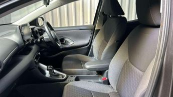 Toyota Yaris 1.5 Hybrid Design 5dr CVT