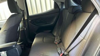 Toyota Yaris 1.5 Hybrid Design 5dr CVT