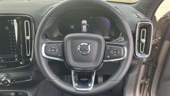 Volvo XC40 2.0 B3P Plus Dark 5dr Auto