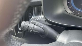 Volvo XC40 2.0 B3P Plus Dark 5dr Auto
