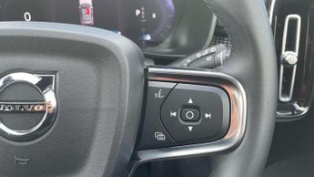 Volvo XC40 2.0 B3P Plus Dark 5dr Auto
