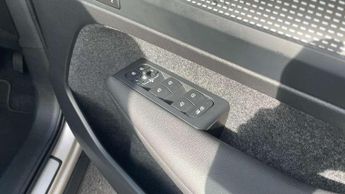 Volvo XC40 2.0 B3P Plus Dark 5dr Auto