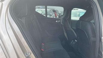 Volvo XC40 2.0 B3P Plus Dark 5dr Auto