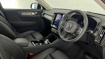 Volvo XC40 2.0 B3P Plus Dark 5dr Auto