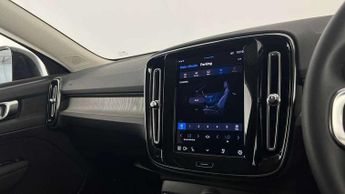 Volvo XC40 2.0 B3P Plus Dark 5dr Auto