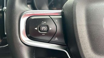 Volvo XC40 2.0 B4P R DESIGN Pro 5dr Auto