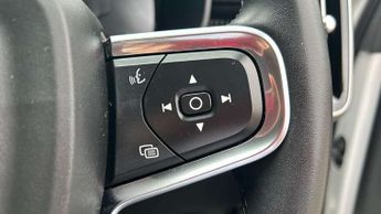 Volvo XC40 2.0 B4P R DESIGN Pro 5dr Auto