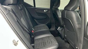 Volvo XC40 2.0 B4P R DESIGN Pro 5dr Auto