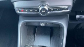 Volvo XC40 2.0 B3P Core 5dr Auto