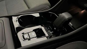 Volvo XC40 2.0 B3P Plus Dark 5dr Auto