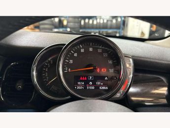 MINI Hatchback 5dr 1.5 Cooper Classic 5dr Auto