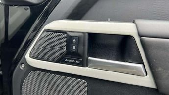 Land Rover Defender 3.0 D300 Hard Top X-Dynamic HSE Auto