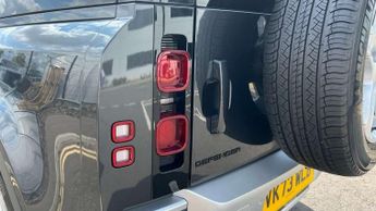 Land Rover Defender 3.0 D250 Hard Top SE Auto