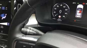 Volvo XC40 1.5 T3 [163] Momentum 5dr