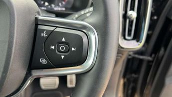 Volvo XC40 2.0 B4P R DESIGN Pro 5dr AWD Auto