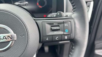Nissan Qashqai 1.3 DiG-T MH 158 Premiere Edition 5dr Xtronic